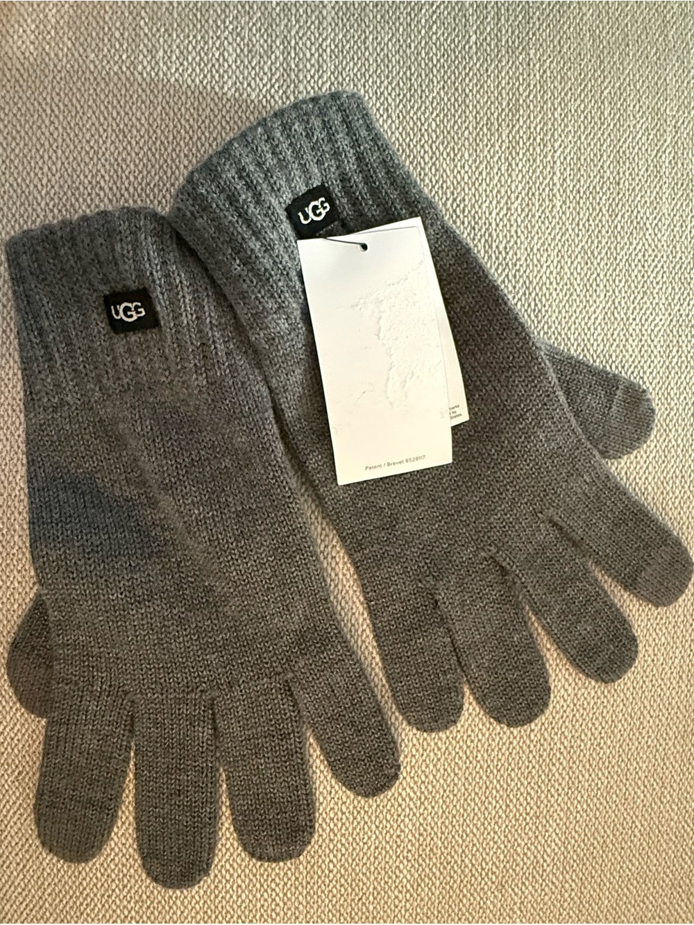 UGG Gray Knit tech Gloves - Picture 1 of 3
